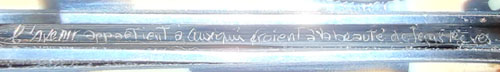Citation gravé à l'intérieur du manche du couteau 1515 lame damas en ivoire de mammouth "l'Avenir appartient à ceux qui croient à la beauté de leur rêves" Eleanor Roosevelt
